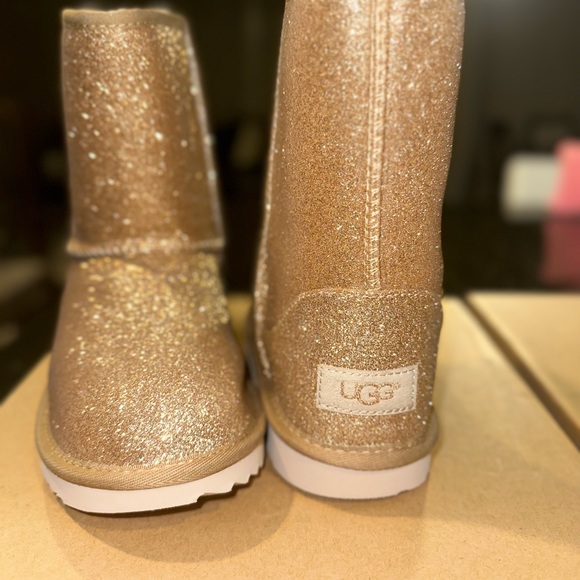 UGG KIDS CLASSIC
SHORT |I GLITTER - Picture 6 of 7